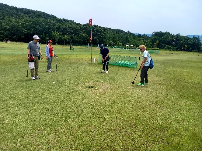 パークゴルフを楽しむ参加者